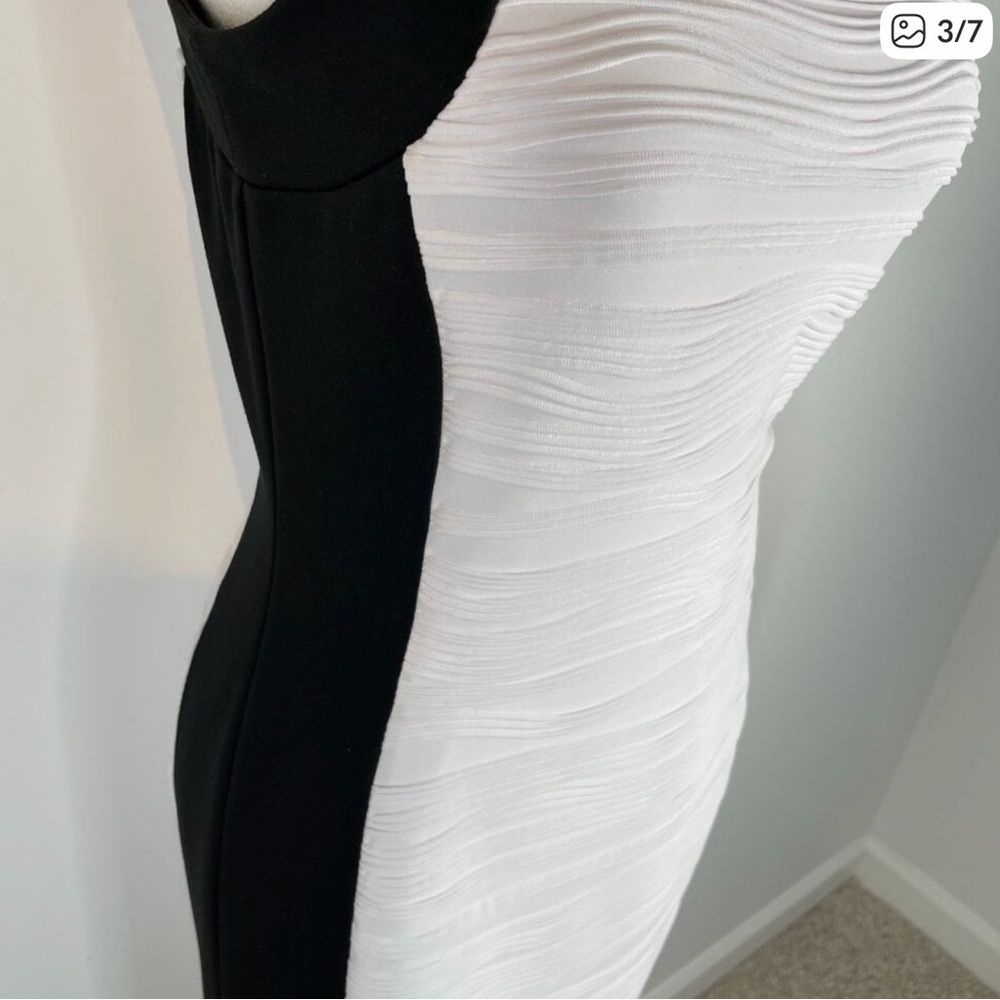 Like NEW Women’s Calvin Klein Dress Size 4 - Picture 7 of 7